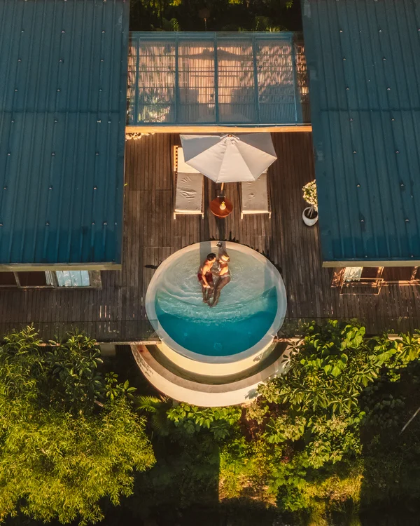 ulu-ocean-honeymoon-villa-pool-01